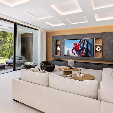 Villa Vacation Marbella I Confort, Private Heated Pool, Rooftop Jacuzzi, Gym, 5min Drive To The Beach, Bbq, 7 Bdrs, Luxury *