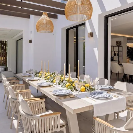 Vacation Marbella I Confort, Private Heated Pool, Rooftop Jacuzzi, Gym, 5min Drive To The Beach, Bbq, 7 Bdrs, Luxury Villa
