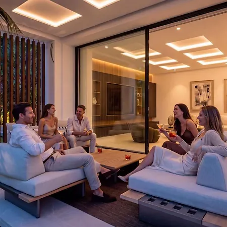 Vacation Marbella I Confort, Private Heated Pool, Rooftop Jacuzzi, Gym, 5min Drive To The Beach, Bbq, 7 Bdrs, Luxury Estepona