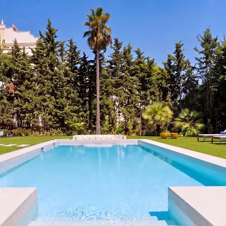Vacation Marbella I Confort, Private Heated Pool, Rooftop Jacuzzi, Gym, 5min Drive To The Beach, Bbq, 7 Bdrs, Luxury *