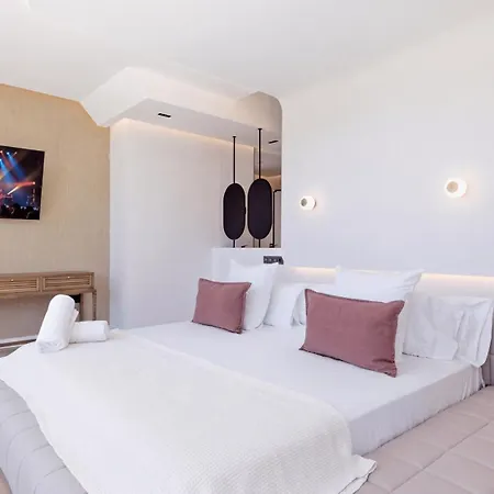 Villa Vacation Marbella I Confort, Private Heated Pool, Rooftop Jacuzzi, Gym, 5min Drive To The Beach, Bbq, 7 Bdrs, Luxury Estepona