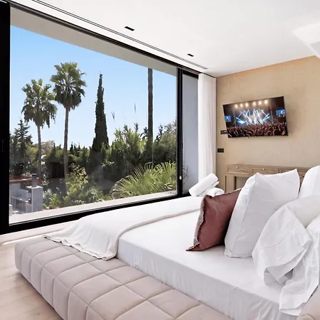 Vacation Marbella I Confort, Private Heated Pool, Rooftop Jacuzzi, Gym, 5min Drive To The Beach, Bbq, 7 Bdrs, Luxury Estepona