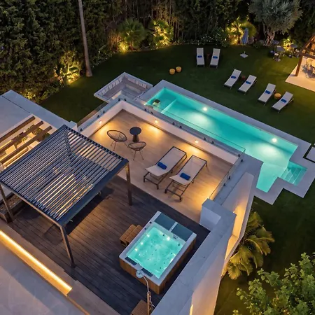 Vacation Marbella I Confort, Private Heated Pool, Rooftop Jacuzzi, Gym, 5min Drive To The Beach, Bbq, 7 Bdrs, Luxury Villa *