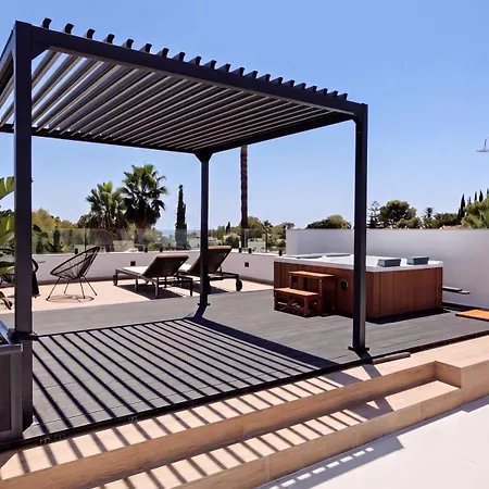 Vacation Marbella I Confort, Private Heated Pool, Rooftop Jacuzzi, Gym, 5min Drive To The Beach, Bbq, 7 Bdrs, Luxury Villa Estepona