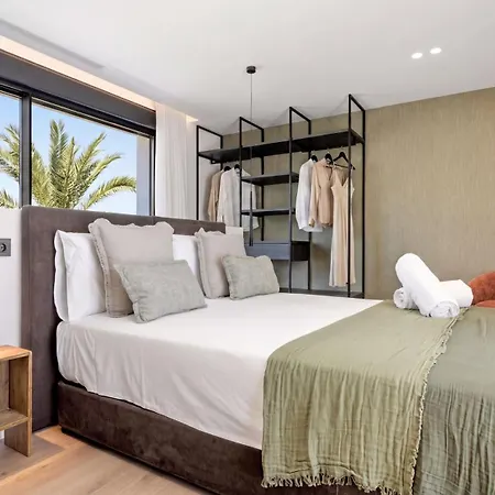 Villa Vacation Marbella I Confort, Private Heated Pool, Rooftop Jacuzzi, Gym, 5min Drive To The Beach, Bbq, 7 Bdrs, Luxury