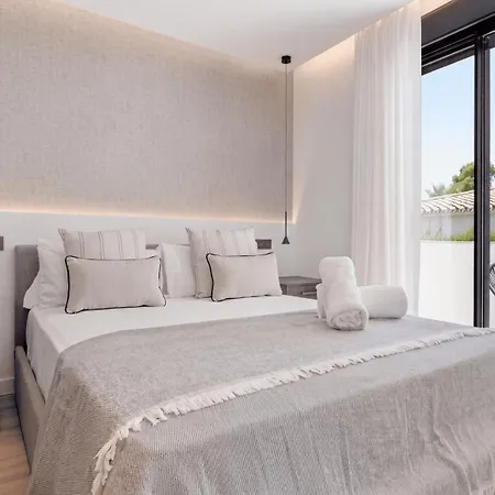 Vacation Marbella I Confort, Private Heated Pool, Rooftop Jacuzzi, Gym, 5min Drive To The Beach, Bbq, 7 Bdrs, Luxury Villa *