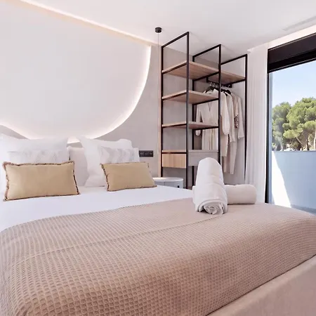 Vacation Marbella I Confort, Private Heated Pool, Rooftop Jacuzzi, Gym, 5min Drive To The Beach, Bbq, 7 Bdrs, Luxury Villa *