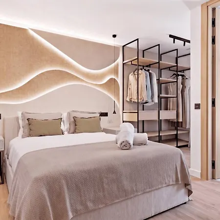 Vacation Marbella I Confort, Private Heated Pool, Rooftop Jacuzzi, Gym, 5min Drive To The Beach, Bbq, 7 Bdrs, Luxury
