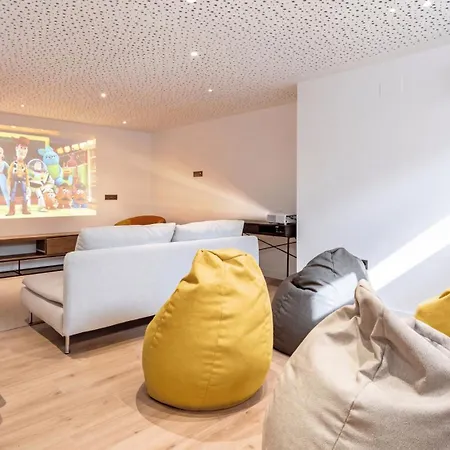 Vacation Marbella I Confort, Private Heated Pool, Rooftop Jacuzzi, Gym, 5min Drive To The Beach, Bbq, 7 Bdrs, Luxury Villa