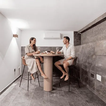 Vacation Marbella I Confort, Private Heated Pool, Rooftop Jacuzzi, Gym, 5min Drive To The Beach, Bbq, 7 Bdrs, Luxury Estepona