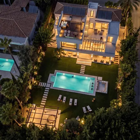 Vacation Marbella I Confort, Private Heated Pool, Rooftop Jacuzzi, Gym, 5min Drive To The Beach, Bbq, 7 Bdrs, Luxury Villa *