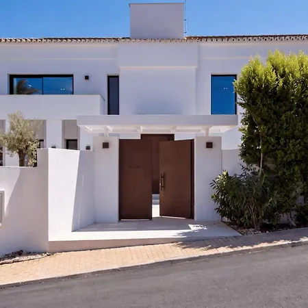 Vacation Marbella I Confort, Private Heated Pool, Rooftop Jacuzzi, Gym, 5min Drive To The Beach, Bbq, 7 Bdrs, Luxury Villa *