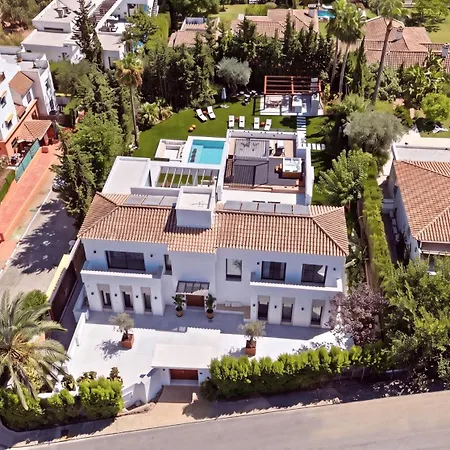 Vacation Marbella I Confort, Private Heated Pool, Rooftop Jacuzzi, Gym, 5min Drive To The Beach, Bbq, 7 Bdrs, Luxury Villa *