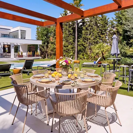Vacation Marbella I Confort, Private Heated Pool, Rooftop Jacuzzi, Gym, 5min Drive To The Beach, Bbq, 7 Bdrs, Luxury Villa *